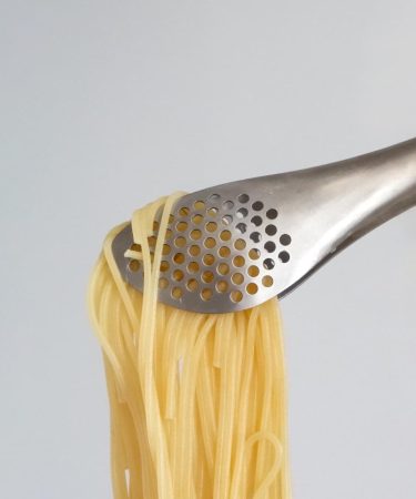 Pegador de macarrão: como escolher o modelo ideal?