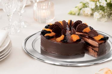 Prato para bolo ou boleira de inox: qual é a melhor opção para sua festa?