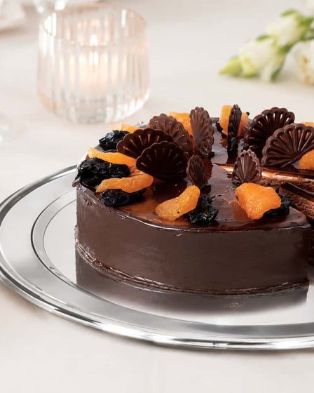 Prato para bolo ou boleira de inox: qual é a melhor opção para sua festa?